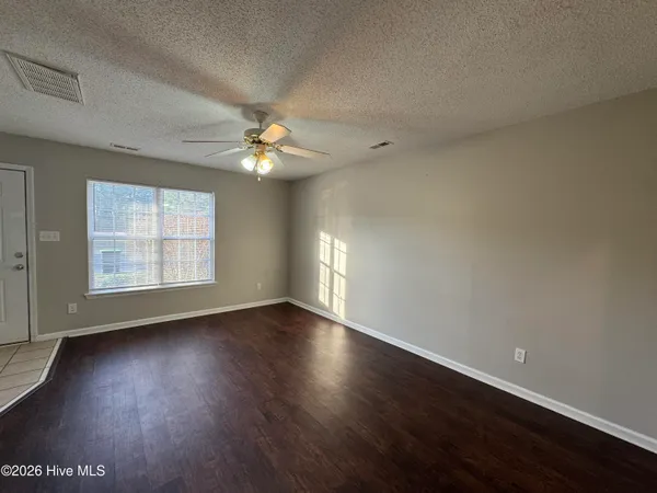 $1,050 | 364 Hunting Green Drive, Jacksonville, NC 28546