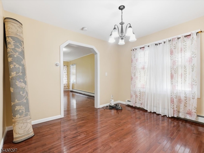 615 Spruce Street Roselle, NJ 07203 - Photo 4 of 31