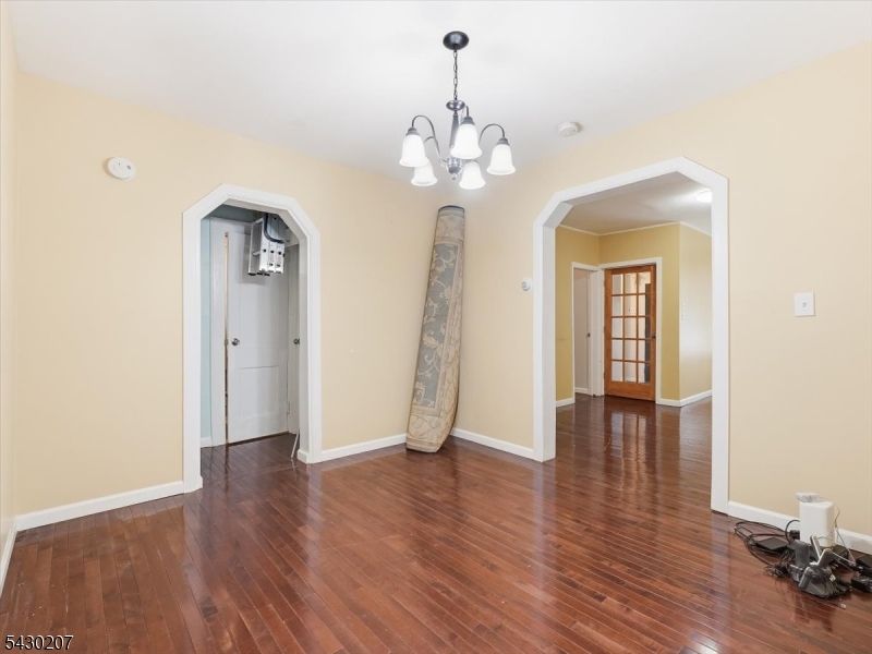 615 Spruce Street Roselle, NJ 07203 - Photo 5 of 31