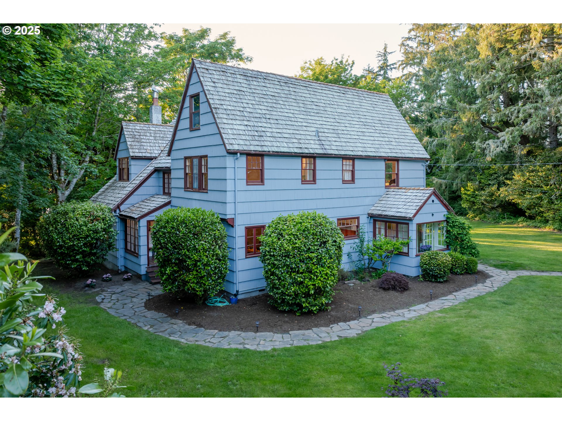 92216 Whiskey Road Warrenton, OR 97146 - Photo 1 of 48 a aerial view of a house with garden