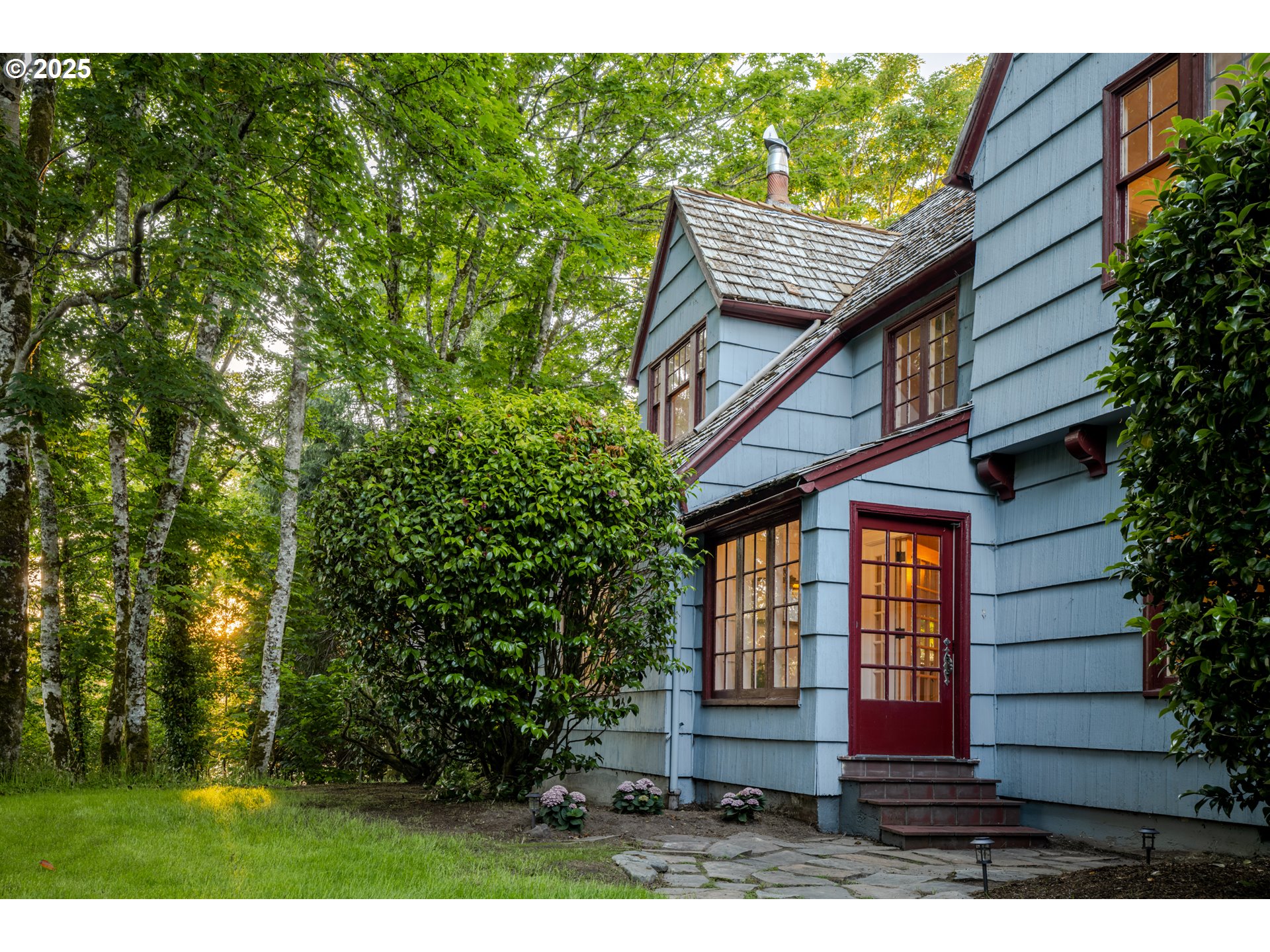 92216 Whiskey Road Warrenton, OR 97146 - Photo 2 of 48 a front view of a house with a yard