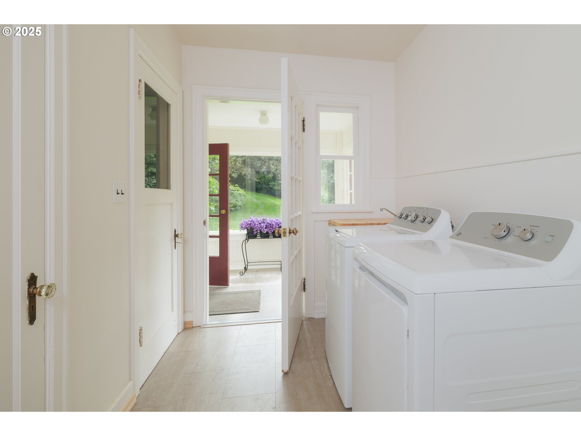 92216 Whiskey Road Warrenton, OR 97146 - Photo 23 of 48 a bathroom with a sink and a mirror