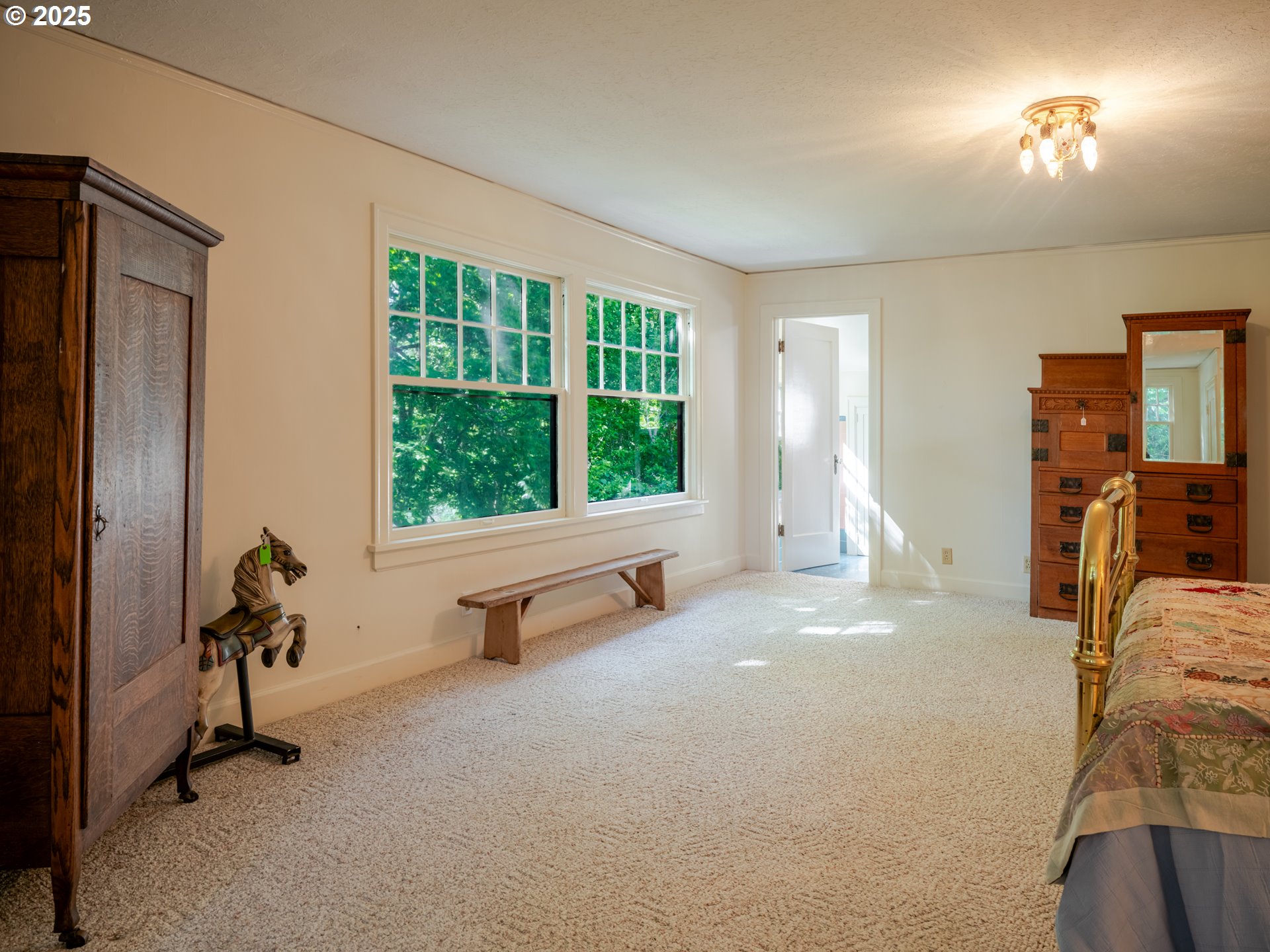 92216 Whiskey Road Warrenton, OR 97146 - Photo 25 of 48 a view of a livingroom with furniture and a window
