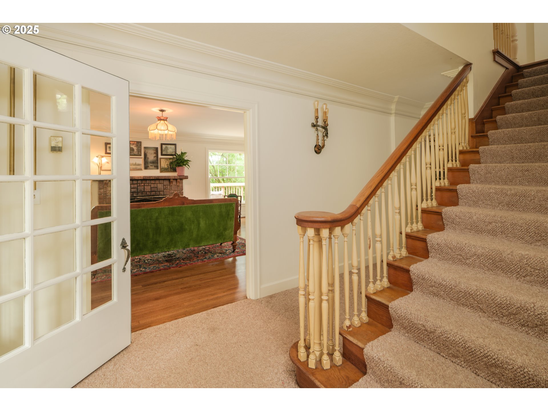 92216 Whiskey Road Warrenton, OR 97146 - Photo 5 of 48 a view of entryway and hall with wooden floor