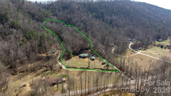 a picture of a black and white photo