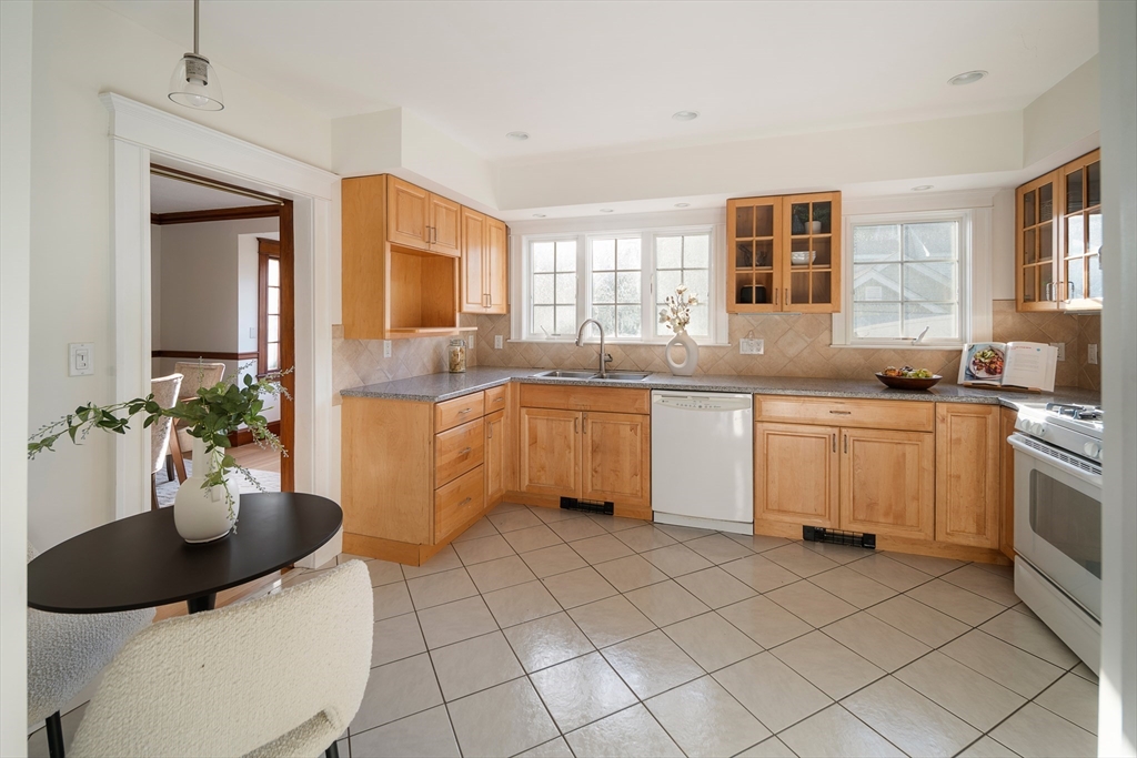 1643 Washington Street Newton, MA 02465 - Photo 9 of 29