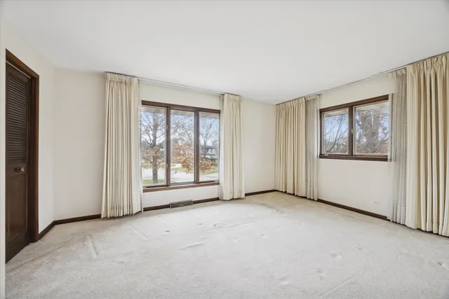 $1,250,000 | 28 Concord Drive, Oak Brook, IL 60523