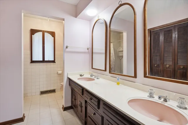 $1,250,000 | 28 Concord Drive, Oak Brook, IL 60523