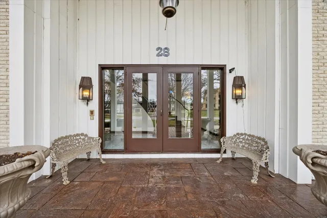 $1,250,000 | 28 Concord Drive, Oak Brook, IL 60523