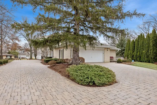 $1,250,000 | 28 Concord Drive, Oak Brook, IL 60523
