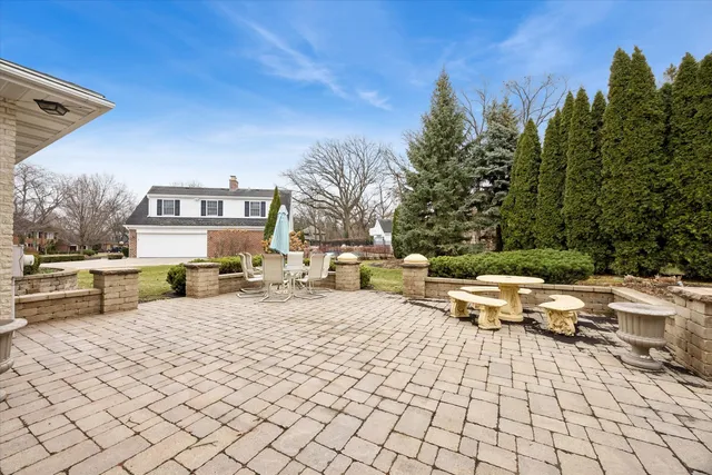 $1,250,000 | 28 Concord Drive, Oak Brook, IL 60523