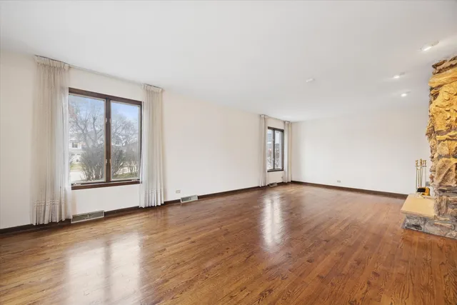 $1,250,000 | 28 Concord Drive, Oak Brook, IL 60523