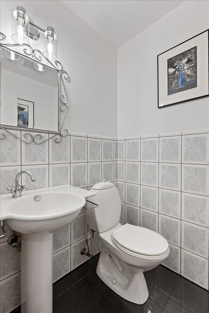 414 South Dee Road Park Ridge, IL 60068 - Photo 13 of 32