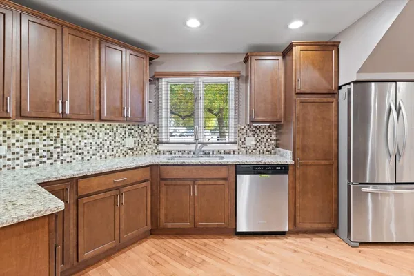 $449,900 | 414 South Dee Road, Park Ridge, IL 60068
