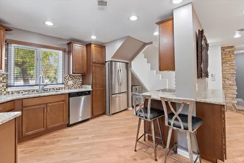 $449,800 | 414 South Dee Road, Park Ridge, IL 60068