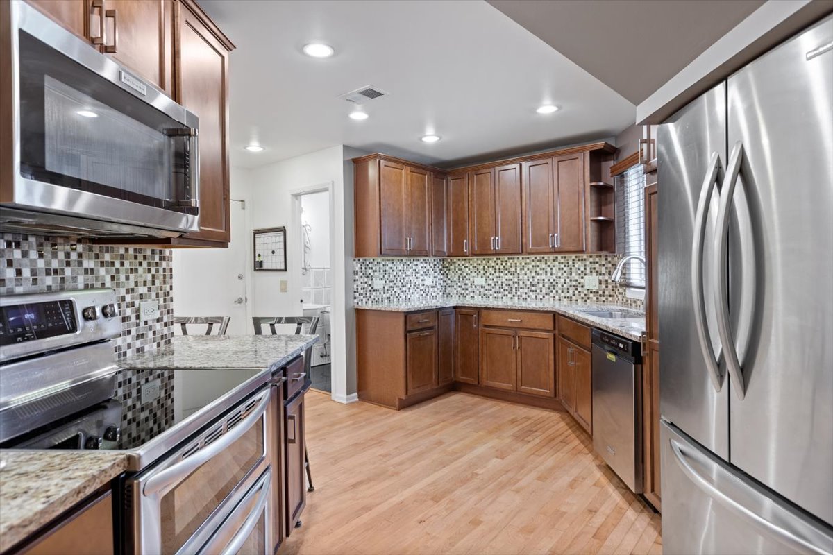 414 South Dee Road Park Ridge, IL 60068 - Photo 10 of 32