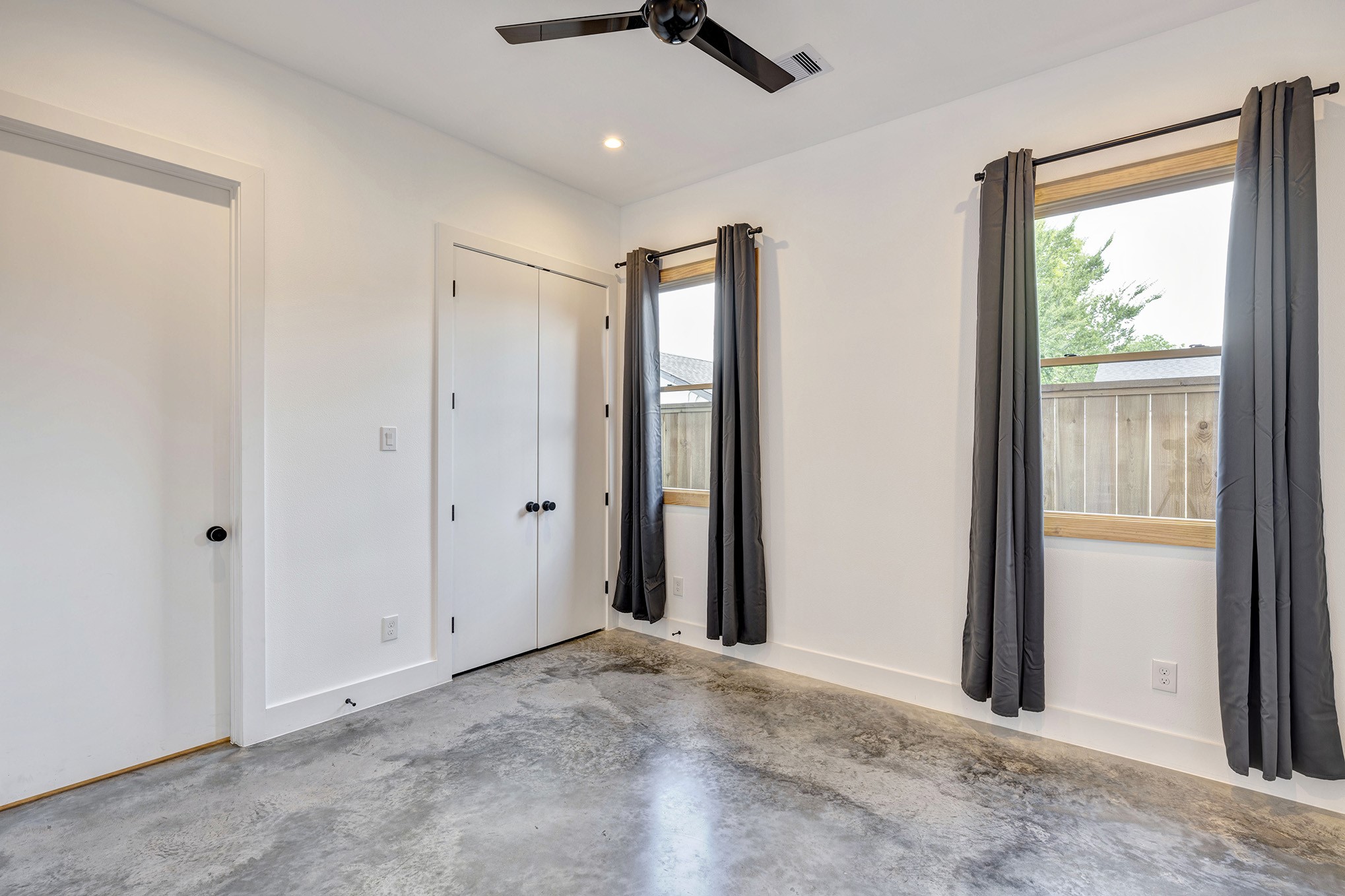 907 Kern Street, Unit B Houston, TX 77009 - Photo 10 of 18 a view of a livingroom with a ceiling fan and window