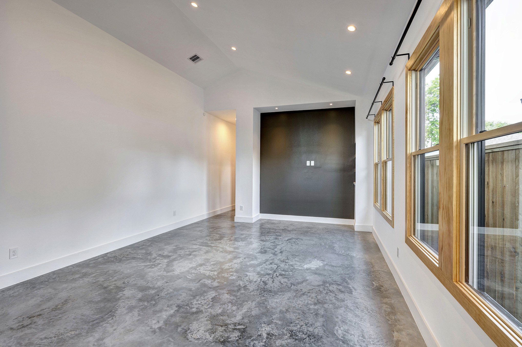907 Kern Street, Unit B Houston, TX 77009 - Photo 6 of 18 a view of an empty room