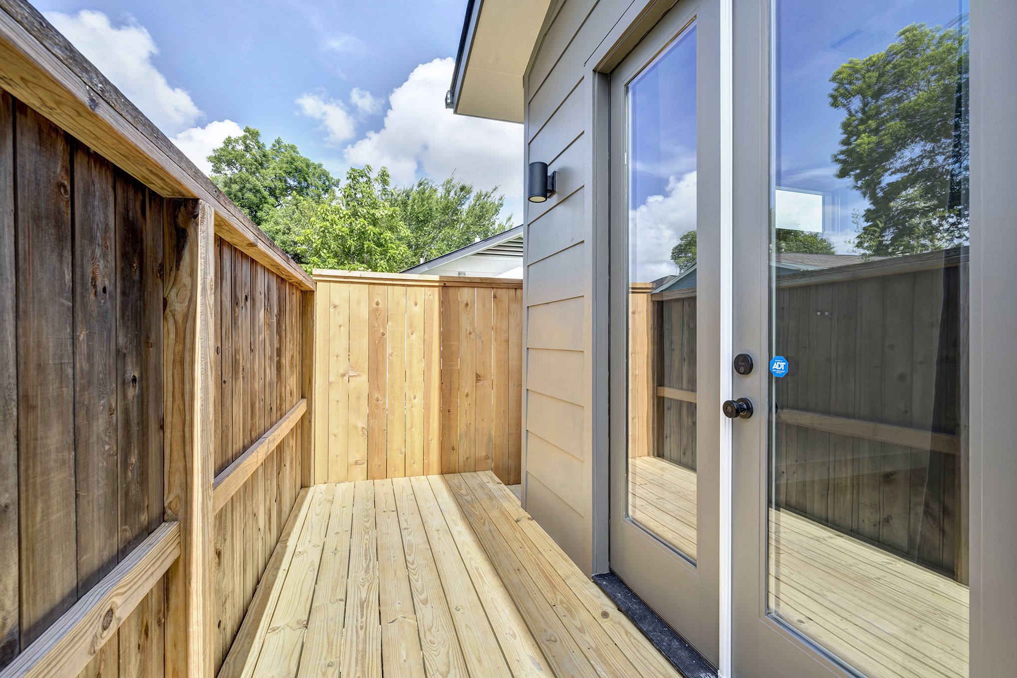 907 Kern Street, Unit B Houston, TX 77009 - Photo 9 of 18 a view of balcony with a porch