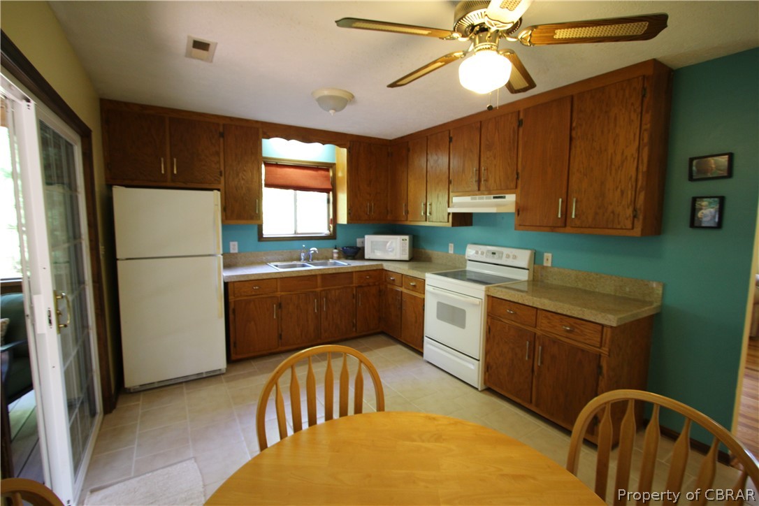 324 Sand Bank Road Port Haywood, VA 23138 - Photo 11 of 35