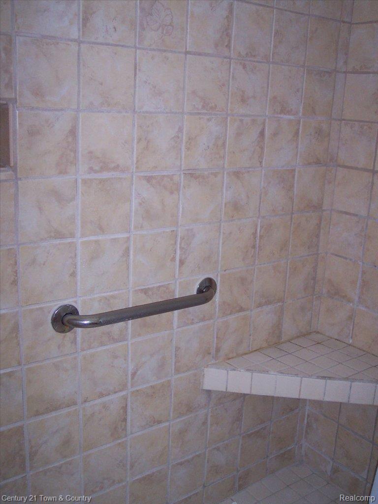 1175 Baker Road Fenton, MI 48430 - Photo 13 of 16 Two Ceramic Baths