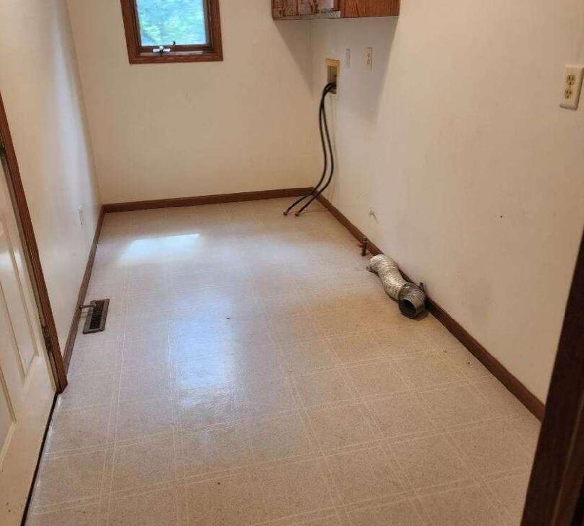 2871 East 777th Road Utica, IL 61373 - Photo 11 of 18 a view of a room with stairs