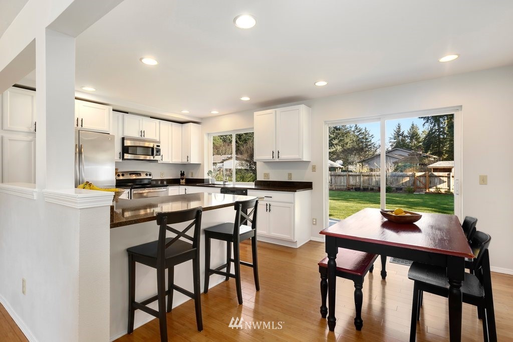13938 147th Place Southeast Renton, WA 98059 - Photo 6 of 30 Gallery Image 6