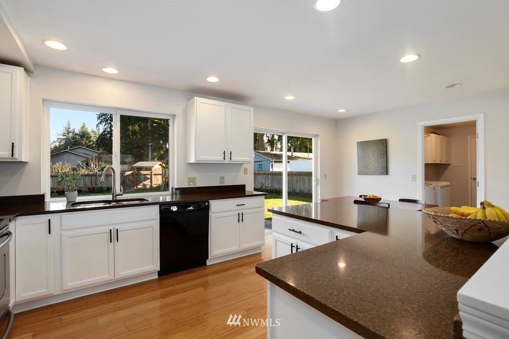 13938 147th Place Southeast Renton, WA 98059 - Photo 9 of 30 Gallery Image 9