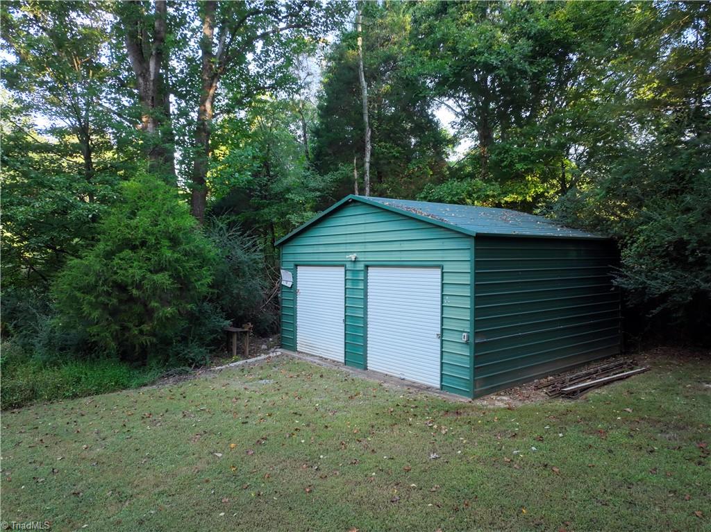 2541 Sizemore Road Yadkinville, NC 27055 - Photo 3 of 31