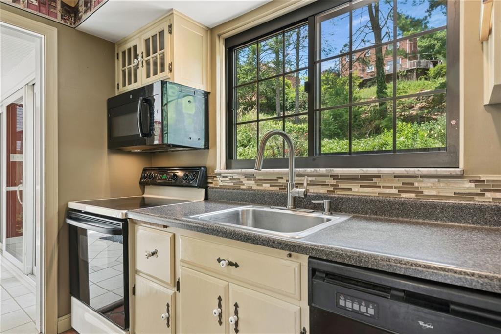111 East Bruceton Road Pittsburgh, PA 15236 - Photo 17 of 46 Gallery Image 17