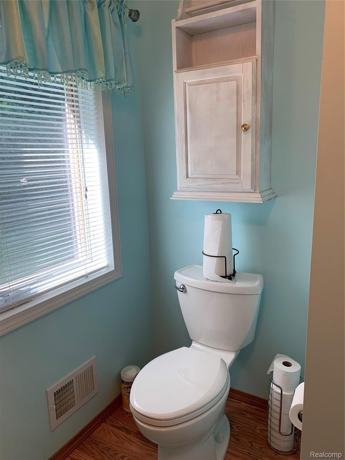 6315 Fort Road Birch Run, MI 48415 - Photo 18 of 26 Toilet - Copy.JPG