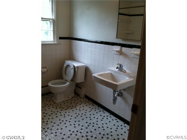 9316 Three Chopt Road Henrico, VA 23229 - Photo 8 of 10 Bathroom
