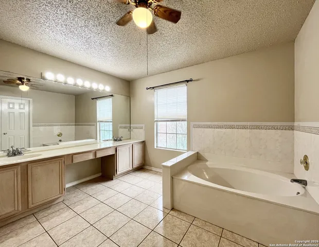 $1,995 | 906 Cap Stone, San Antonio, TX 78258
