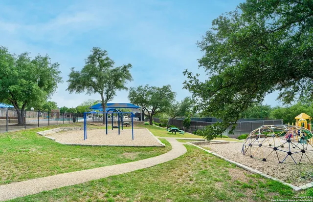 $1,995 | 906 Cap Stone, San Antonio, TX 78258