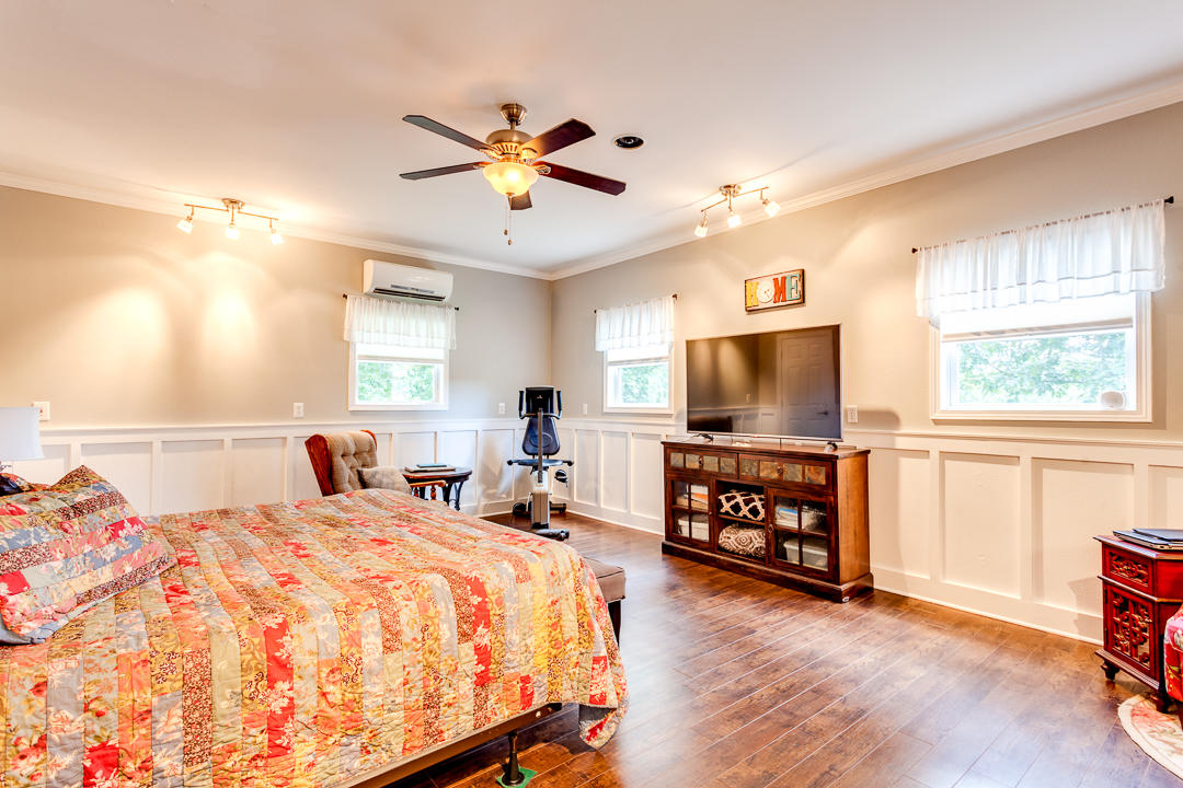 205 Howard Road Loudon, TN 37774 - Photo 14 of 40 Main Level Bedroom