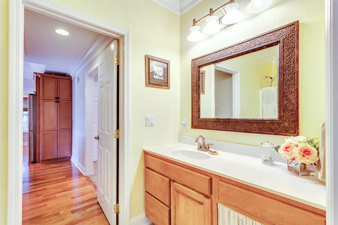 205 Howard Road Loudon, TN 37774 - Photo 16 of 40 Main Level Full Bath