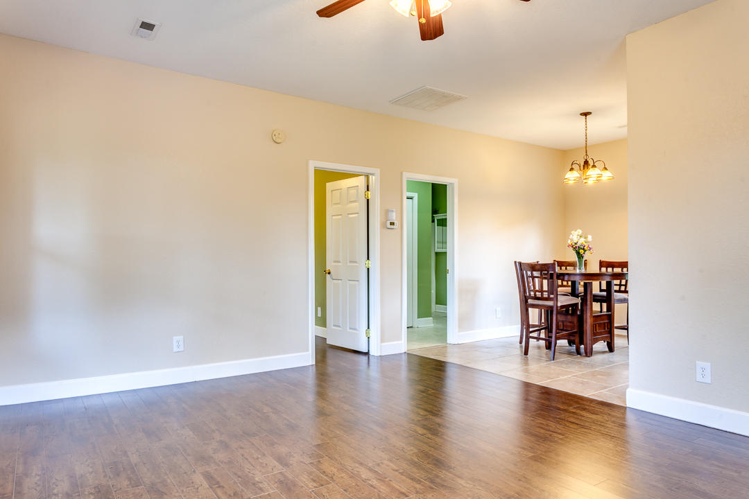 205 Howard Road Loudon, TN 37774 - Photo 32 of 40 Guest House Living Room
