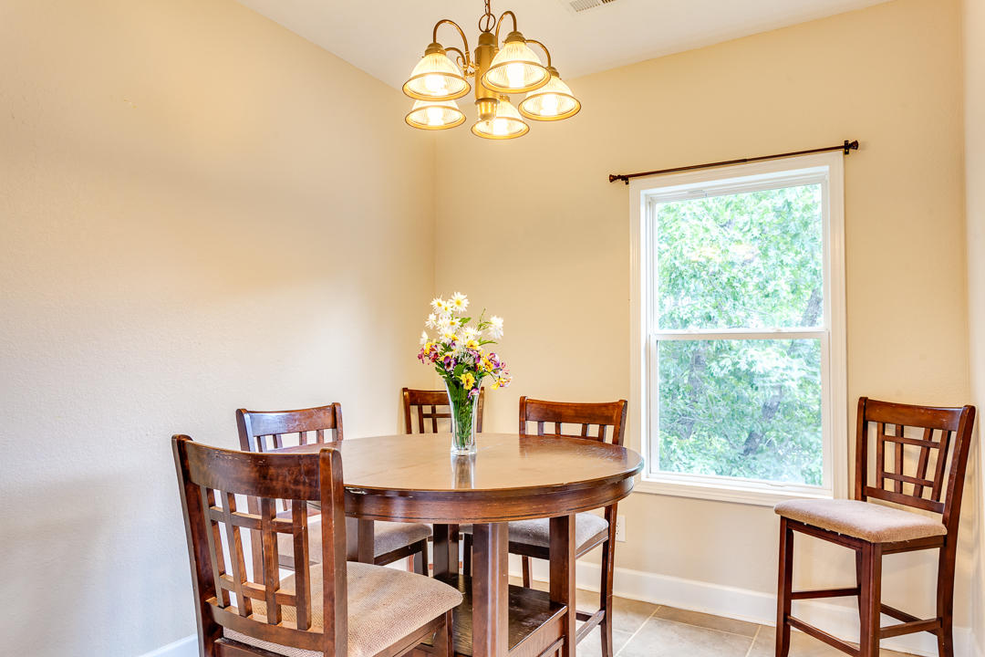 205 Howard Road Loudon, TN 37774 - Photo 33 of 40 Guest House Dining Room
