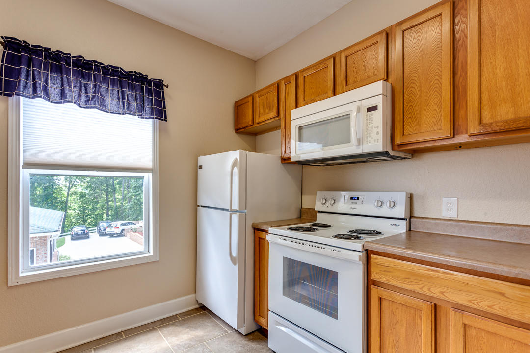 205 Howard Road Loudon, TN 37774 - Photo 35 of 40 Guest House Kitchen