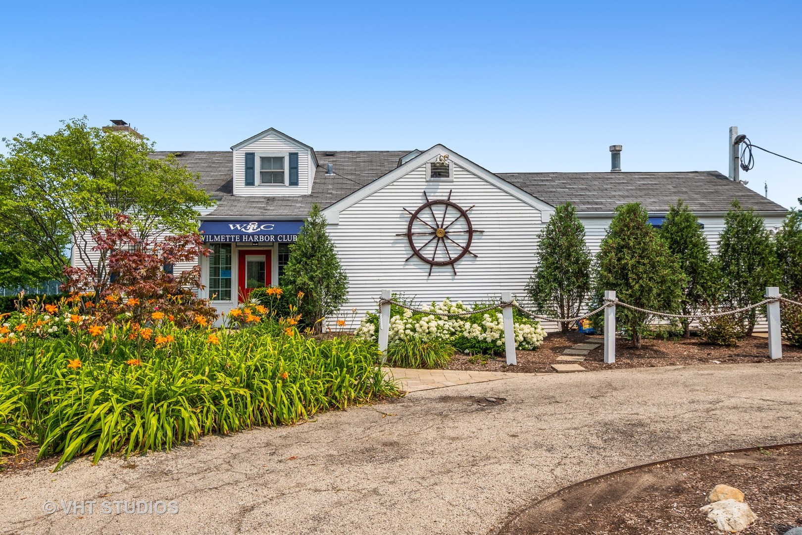 704 Sheridan Road Wilmette, IL 60091 - Photo 7 of 15 a front view of a house with garden