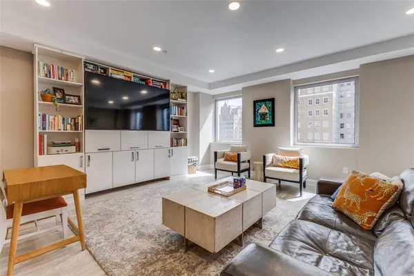 $2,999 | 1505 Elm Street, Unit 1101, Dallas, TX 75201