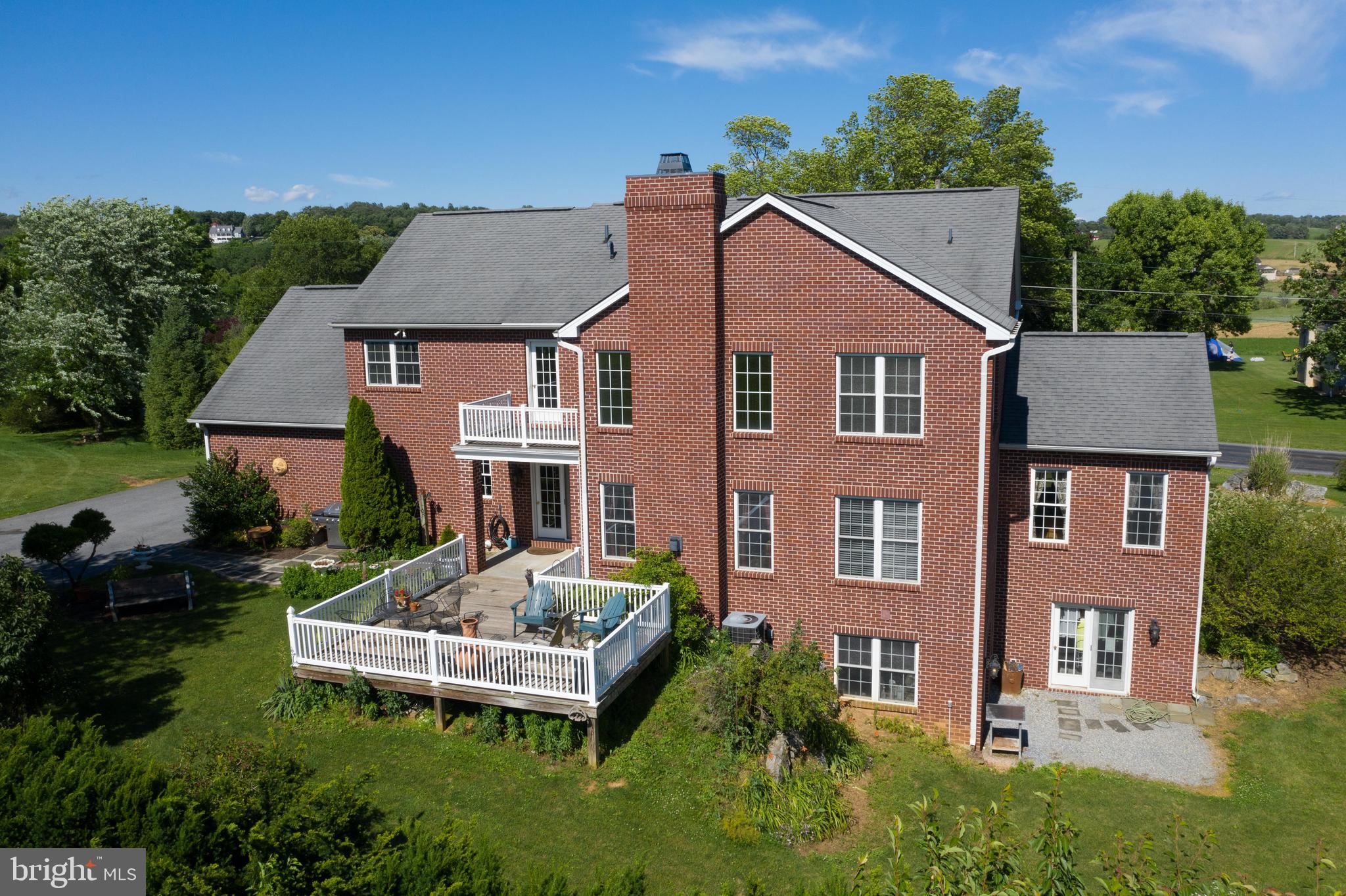 811 Creek Road Leola, PA 17540 - Photo 3 of 47 Gallery Image 3