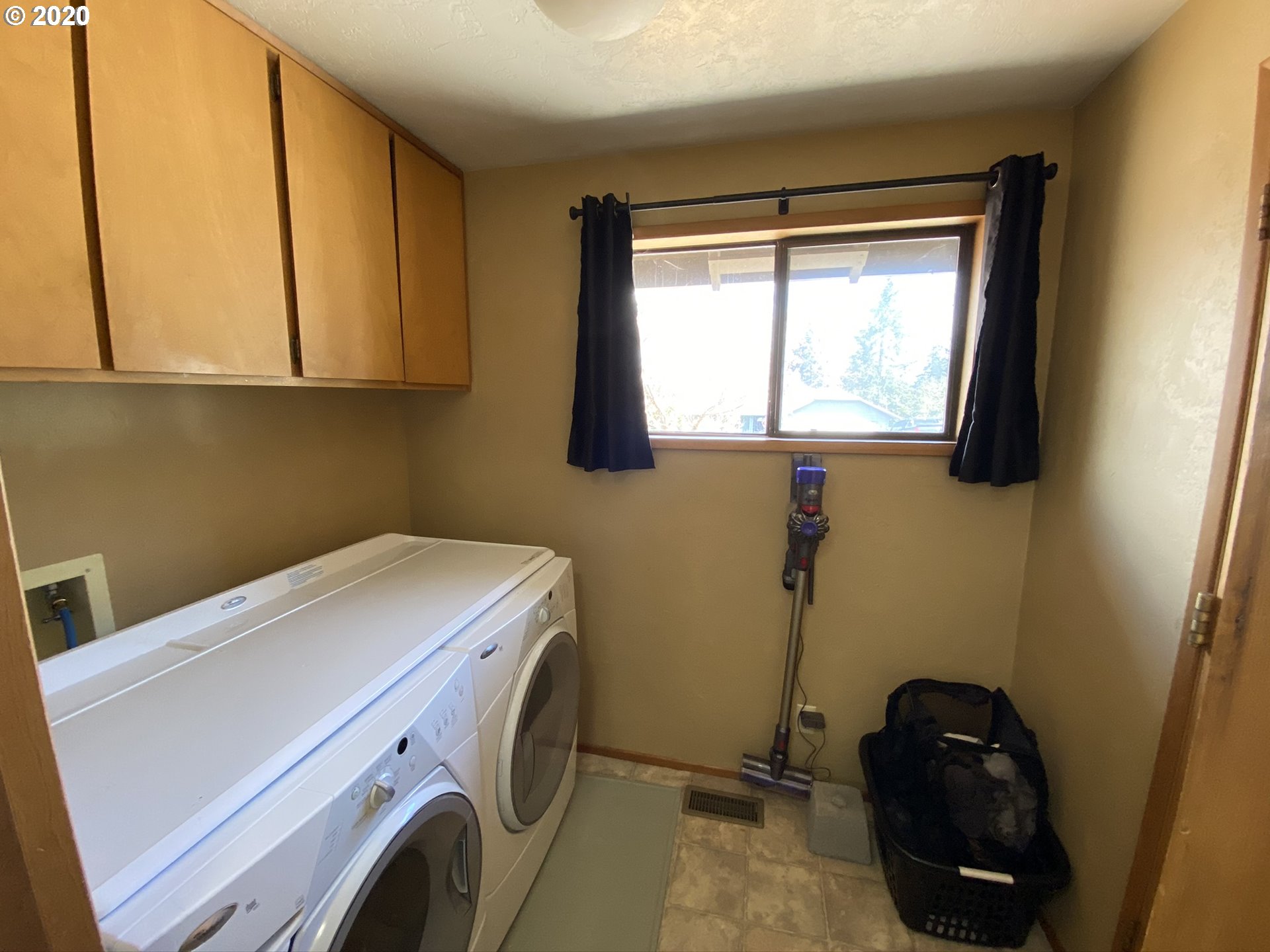 7227 Daisy Street Springfield, OR 97478 - Photo 8 of 28