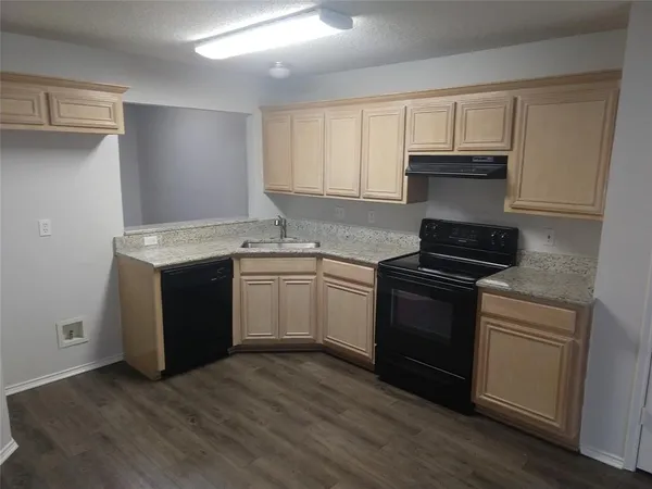 $1,925 | 5706 Vandalia Trail, Arlington, TX 76017