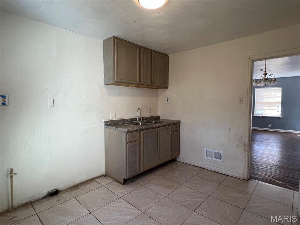 8770 Jordan Street St. Louis, MO 63147 - Photo 13 of 27