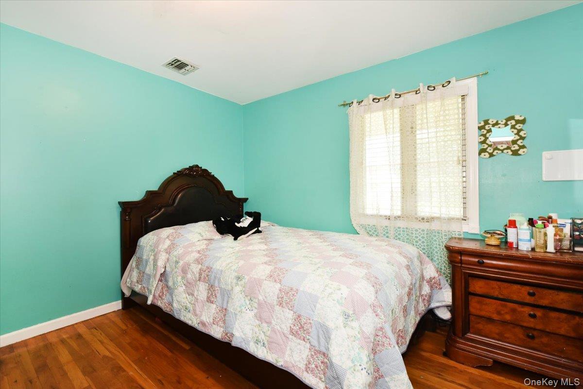 22 Chatham Road Commack, NY 11725 - Photo 25 of 37