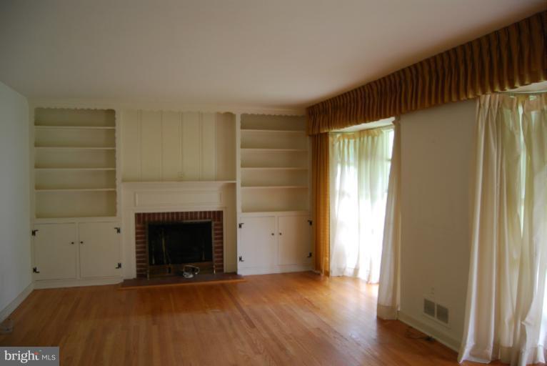 313 East Timonium Road Lutherville-Timonium, MD 21093 - Photo 12 of 13 Living Room