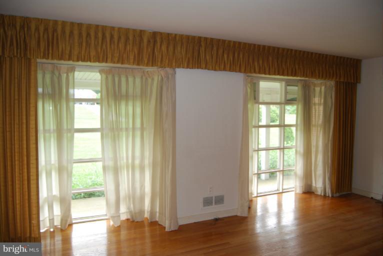 313 East Timonium Road Lutherville-Timonium, MD 21093 - Photo 6 of 13 Living Room