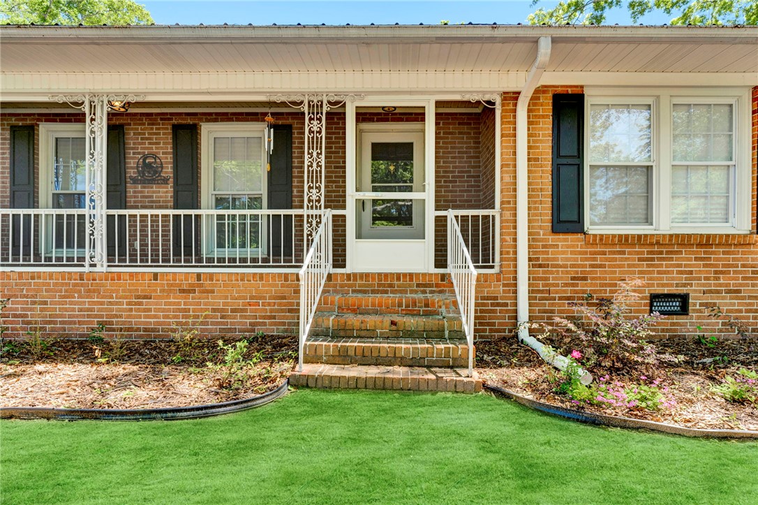 302 Forest Lane Belton, SC 29627 - Photo 2 of 43
