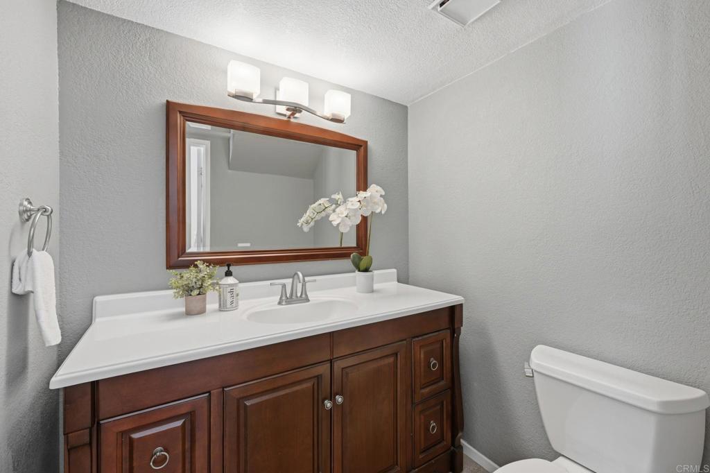 7015 Goldenrod Way Carlsbad, CA 92011 - Photo 14 of 36